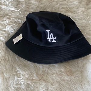 Black LA bucket hat